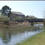 250 Waterfront With Garden Apartment *