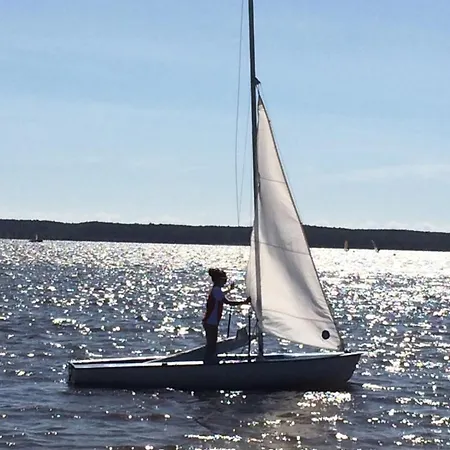 250 Waterfront With Garden Daire Hourtin